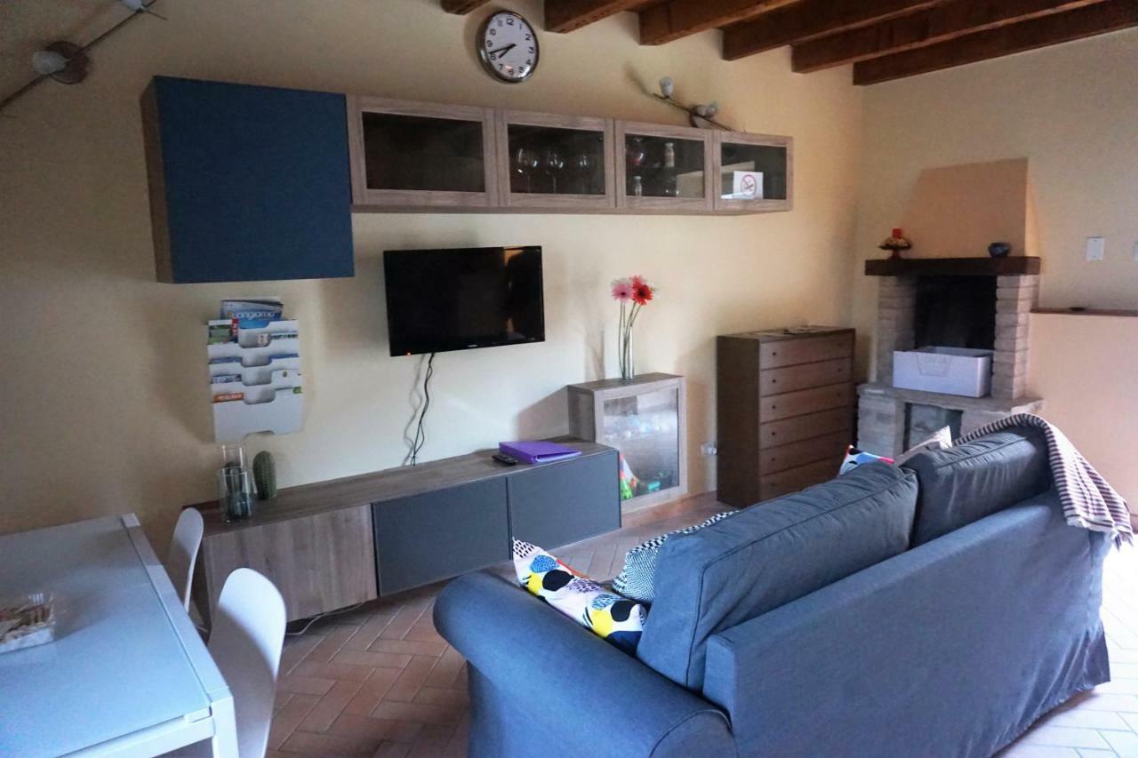 La Casa Di Edone Apartment Monzambano Bagian luar foto